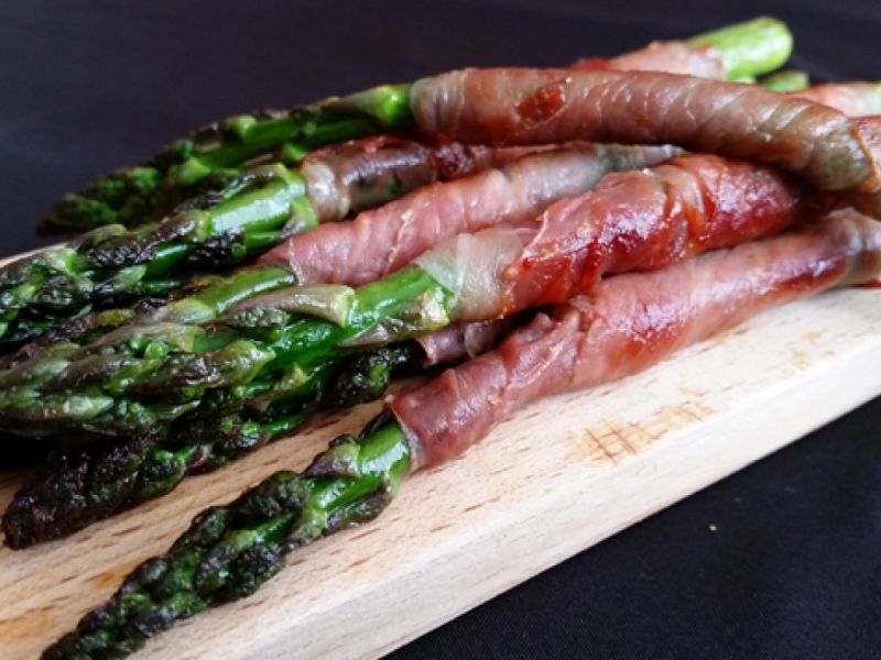 Pečená špargľa v prosciutte