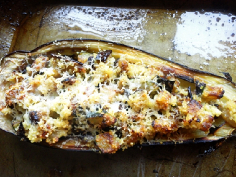 Baklažán zapekaný s chilli quinotom