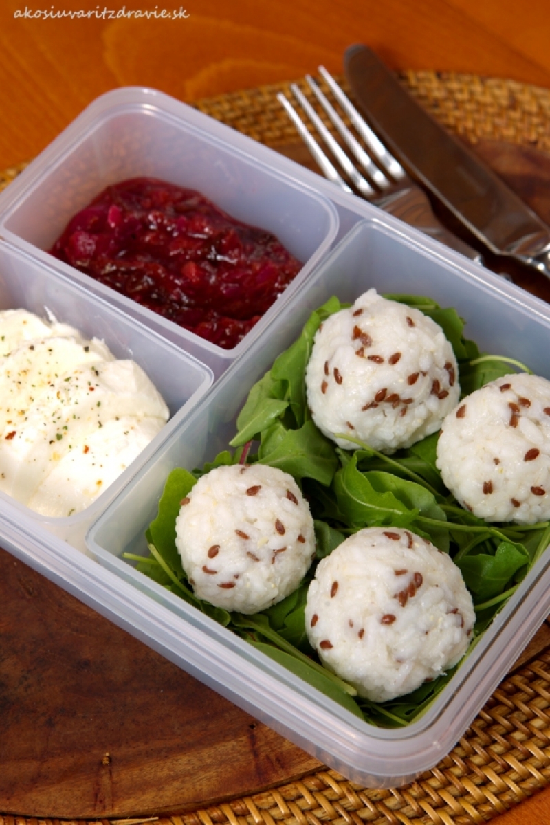 Ryžové guľôčky s mozzarelou a domácim chutney