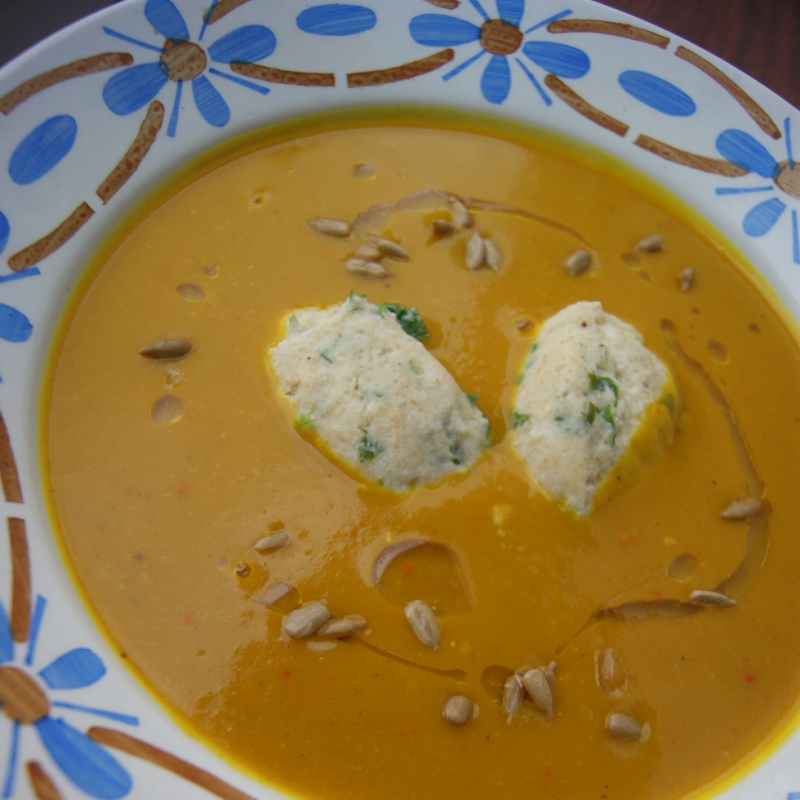 Tekvicová krémová polievka s ricottovými knedličkami