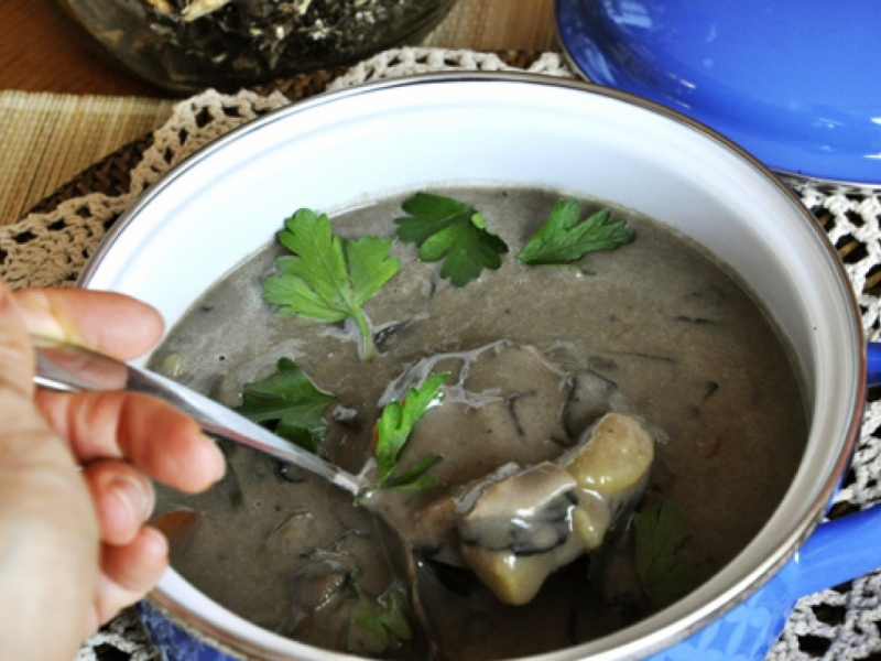 Hustá krémová hubová polievka na sladko-kyslo