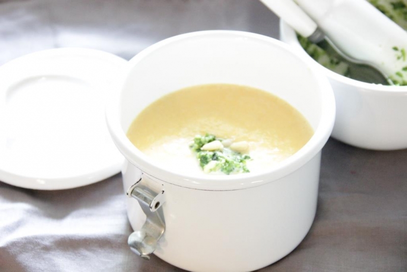 Batátová polievka s koriandrovými pestom